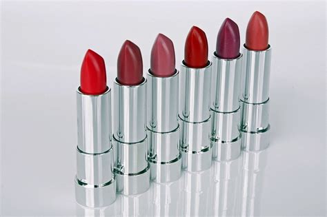 does chanel or sephora use carmine in their lipsticks